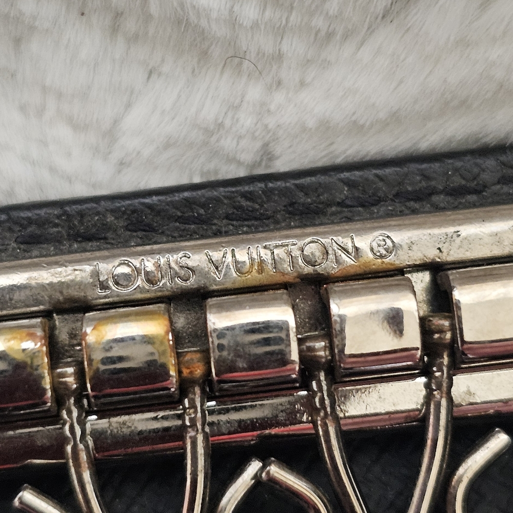 Louis Vuitton Black Epi Leather Key Holder Accessory - Picture 10 of 10